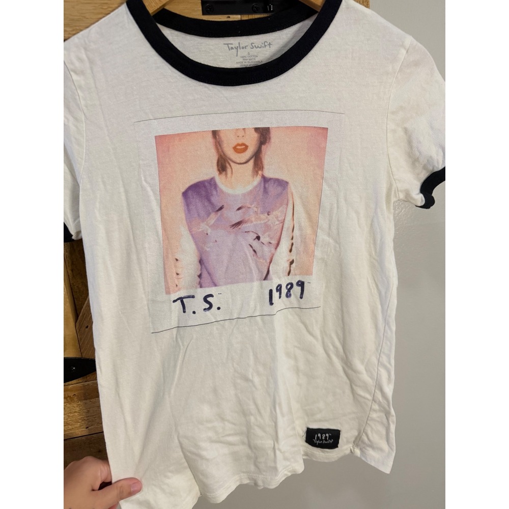 Taylor Swift 1989 World Tour Ringer T-Shirt White Black Graphic Tee Small 014 - Picture 3 of 5